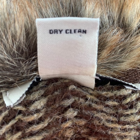 Skyr Women’s Wool Sweater w/ Faux Fur Trim Option - Picture 5 of 5